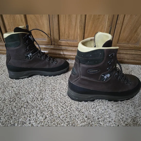 Lowa Men's Baffin Pro Brown Hiking Boots - Picture 4 of 11